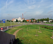 843015 Gezicht op de afrit van de A12 links naar de Schoudermantel te Bunnik. Links het BOVAGhuis (Kosterijland 15).